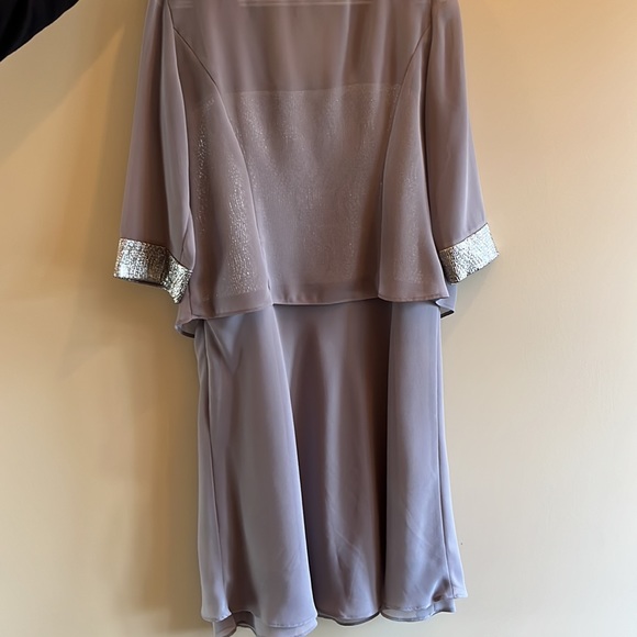 Woman’s formal dress - Picture 6 of 6